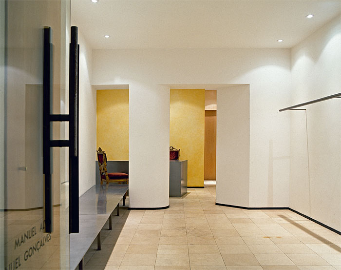 Fotografia - Remodelação de loja — Manuel Alves/ José Manuel Gonçalves (senhora)